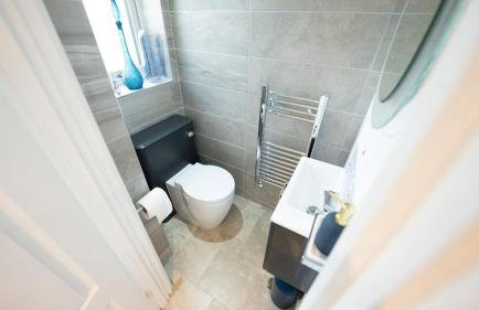 Stylish 4-Bed House in Arley - Photo 2