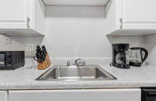 Comfortable stay near Kansas City attractions - Foto 9