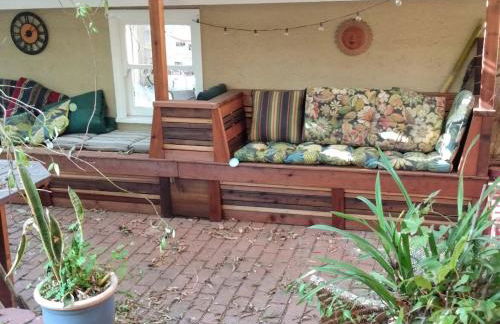 Summer-house OASIS on quiet street in ROCKRIDGE - Photo 37