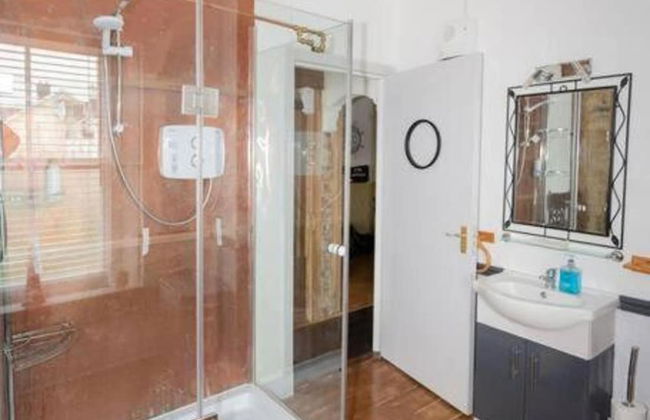 Quirky Apt - Sleeps 6 - Coastal Area - Parking - Foto 9