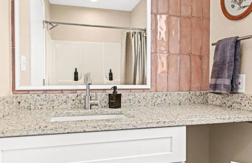 New! Modern Upper Flat near Downtown Roseville - Foto 28