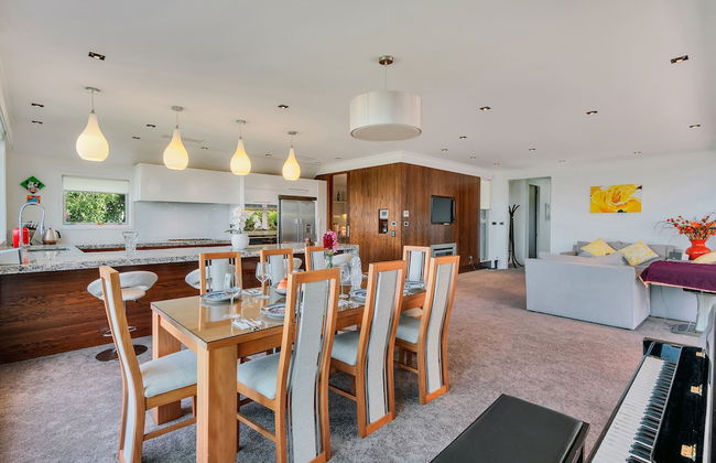 Elegant Sea-View Villa on the Northshore - Photo 19