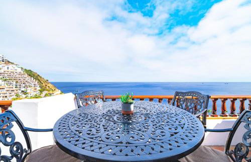 10-Star Property! Premium Ocean Views, Immaculate Corner Condo with Fireplace, New Golf Cart - Foto 23