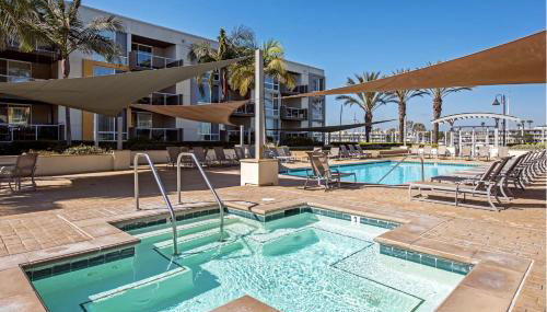 The Glass Anchor - 2 Bed Front-Row Marina Suite - Foto 3, sunbed