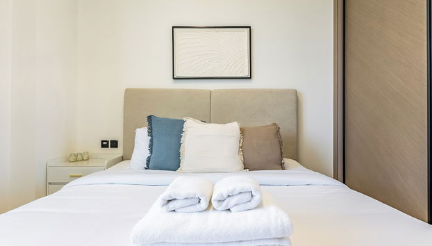 Apt with Artful Interior and Urban Views - Foto 5, Habitación