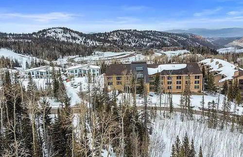 Mountain Getaway and Pool at Brian Head Ski Resort - Photo 15