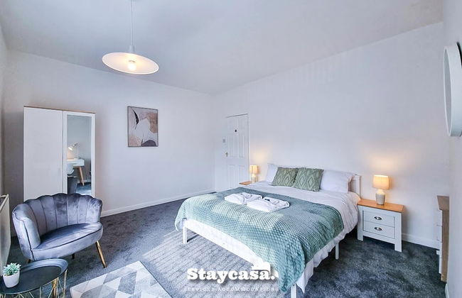 White Cozy House With Pool Table Game Room - Photo 26