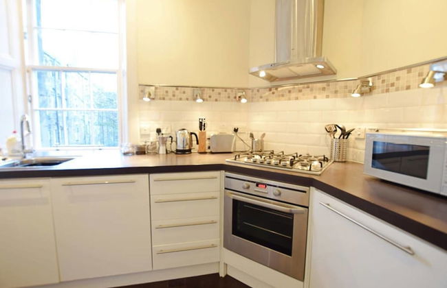 JOIVY City Centre Chic for two Next to Calton Hill - Photo 6