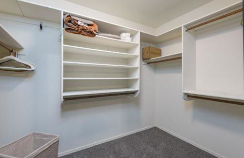 Luxe Desert-Chic 3BR with Heated Pool, Spa, and Grill - Foto 27