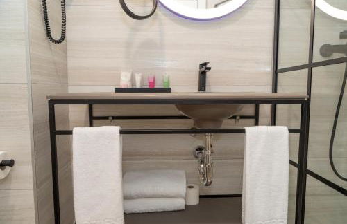 SmartRental Collection Gran Via Centric - Photo 142