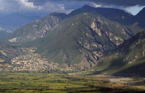 Small Town Apartment - Photo 21