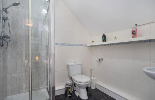 4Bedrooms-3Bath-9Beds-Wallsend- by Holiday Homes - Foto 28