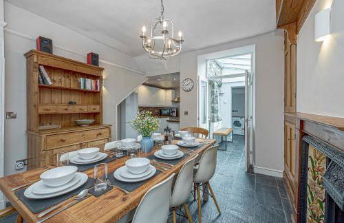 Character Townhouse in Town Centre & Superb Views - Foto 1