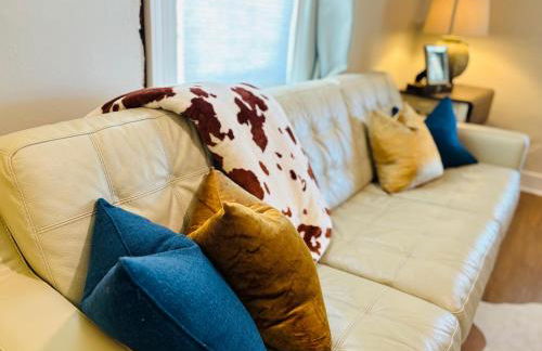 1920 Brick House-Hot Tub-Outdoor Brickoven Pizza-Pets-Breweries - Foto 12