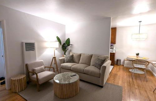 Boho 1-Bedroom BEACH Condo with Mid Size Parking, AC & Laundry - Walk 10min to BEACH! - Foto 15