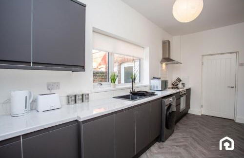 Vacant Nests The Fredrick Close to sea front - Photo 16