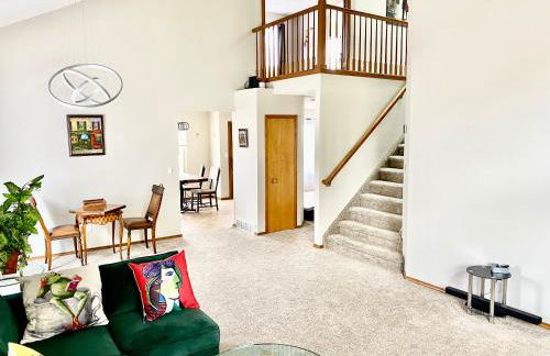 Artsy Home close to USAFA with Fireplace and Patio - Foto 1
