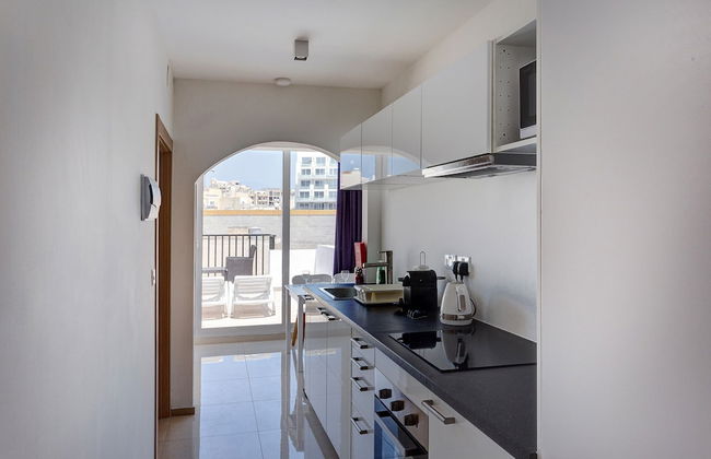 Cosy 1BR Penthouse With Terrace, Great Location - Foto 6