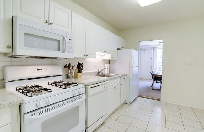 Crystal City Condo w Top Amenities - Photo 18