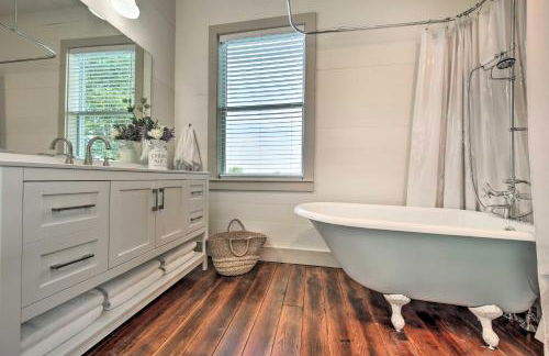 Peaceful Schulenburg Farmhouse with Fire Pit and Games - Foto 12