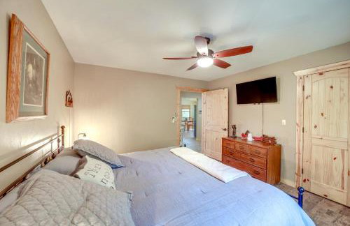 Clayton Cabin with Wraparound Deck Steps to Lake! - Foto 10