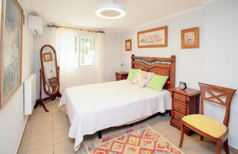 Beautiful Apartment In Oliva With Wifi - Photo 7