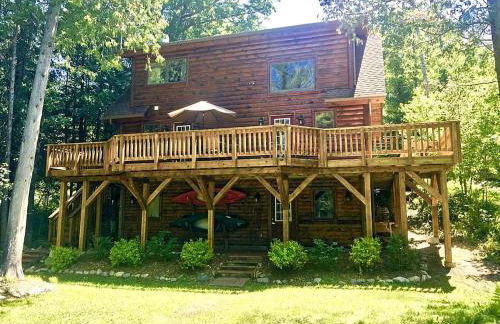 Cozy and Spacious Log Cabin Rental near Burt Lake State Park in Michigan - Foto 6