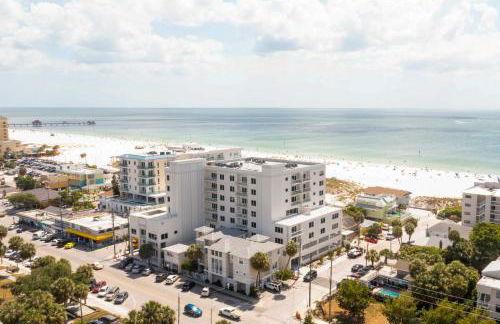 Coastal Sea Side Townhome - Walk to Beach! - Foto 40