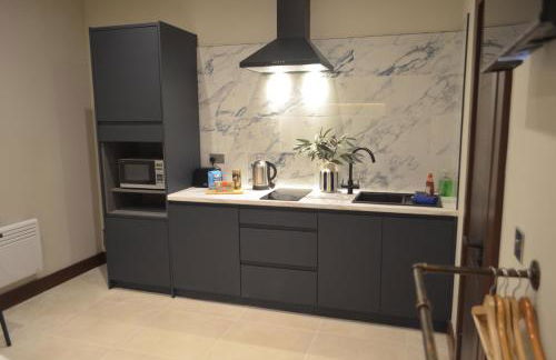 Afan Valley Hotel Suites Modern Valley Contractor Suite with Fast WiFi & Easy Check-in - Foto 4