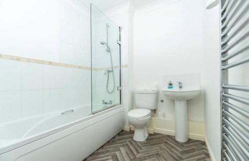 Spacious 3-Bed Home – Family Contractor Friendly - Foto 16