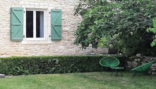 Spacious family home with countryside views - Photo 2