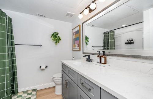 Bright King Bed Escape Pondview Half mile to Beach - Foto 9