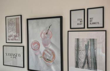 Bright 2-bedroom apartment with parking in Montrose - Photo 12