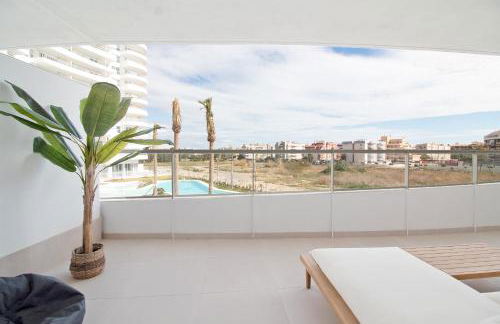 Global Properties, Apartamento con terraza y vistas a la piscina en Gran Canet - Photo 26