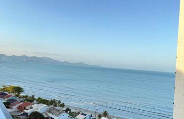 Apartamento moderno, a 200 metros da praia com pátio,piscina e churrasqueira privativa 2 vagas de garagem - Foto 17