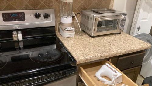 Spacious 3 Bedroom 2 bath Condo close to Five-points in Athens - Photo 5, stove, pet friendly, toaster, minibar