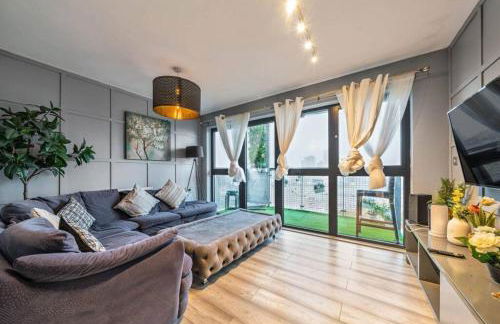 Comfy Stylish Unit Near Canary Wharf l Top Floor Ideal for Business and Leisure Privacy l No Minimum Stay I - Photo 14