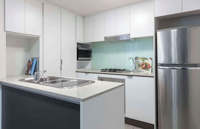 Oaks Brisbane Festival Suites - Photo 17