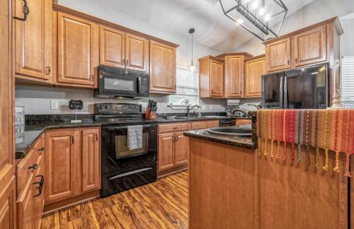 LAKEFRONT 7 MIN to OAKLAWN & 10 MIN to DOWNTOWN STR License #A22-0004 - Foto 38