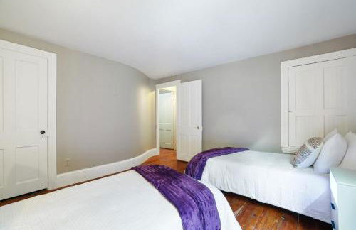 Spacious Broadway Home Downtown Western Modern Charm with parking - Photo 21