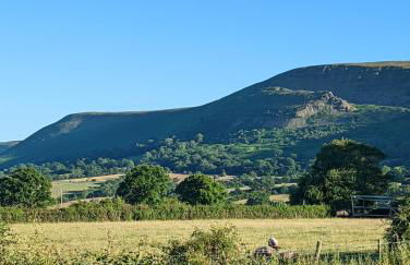 Red darren luxury hut - Photo 2