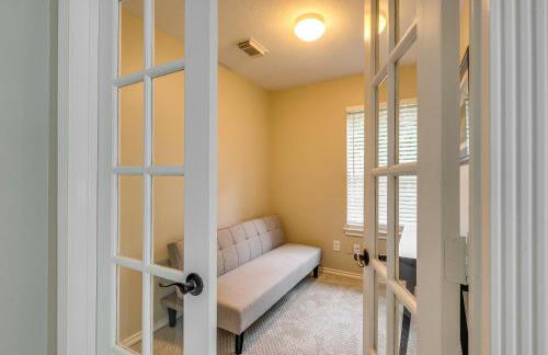 Modern Woodlands Townhome with Spacious Yard and Patio - Photo 17