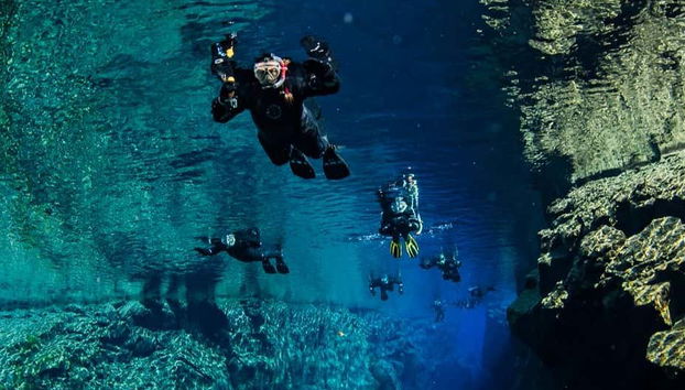 Swimming in the Silfra fissure