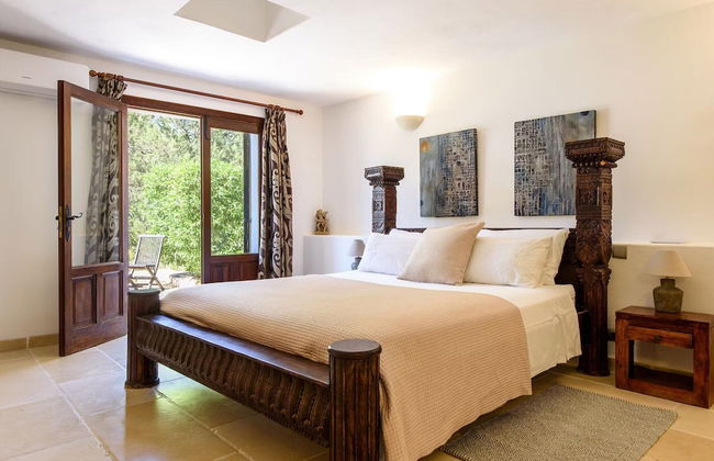 Traditional Villa With Garden - Photo 4