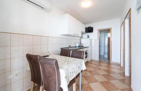 2 Bedroom Lovely Apartment In Rtina - Photo 7