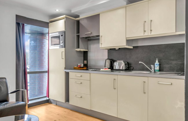 Roomzzz Leeds City West - Foto 12