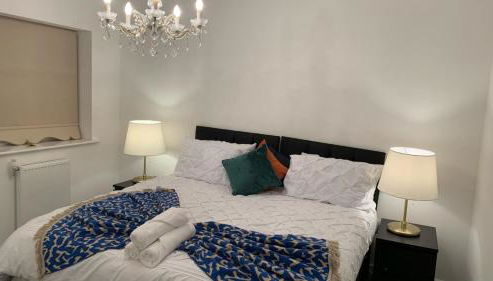 LUXURY 3 BED HOME with MULTIPLE FREE PARKING BAYS Early Check-in Late Check- Out Allowed - Foto 4