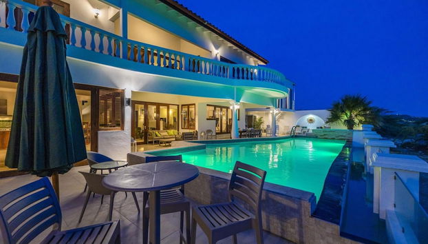 Villa Salina - 5BR w Pool Jacuzzi Sauna - Foto 2, Habitación