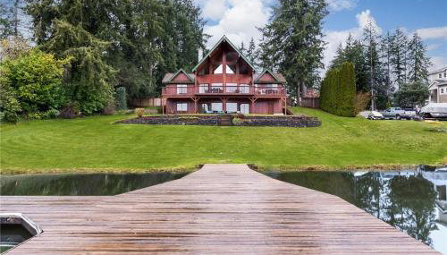 Beautiful Private Lake Lodge with Private Dock and Mountain Views - Foto 4