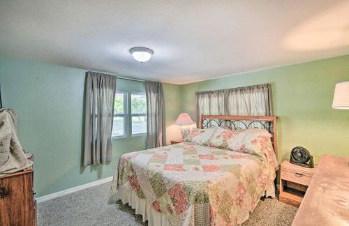 Peaceful Satsuma Escape with Dunns Creek Access - Foto 14